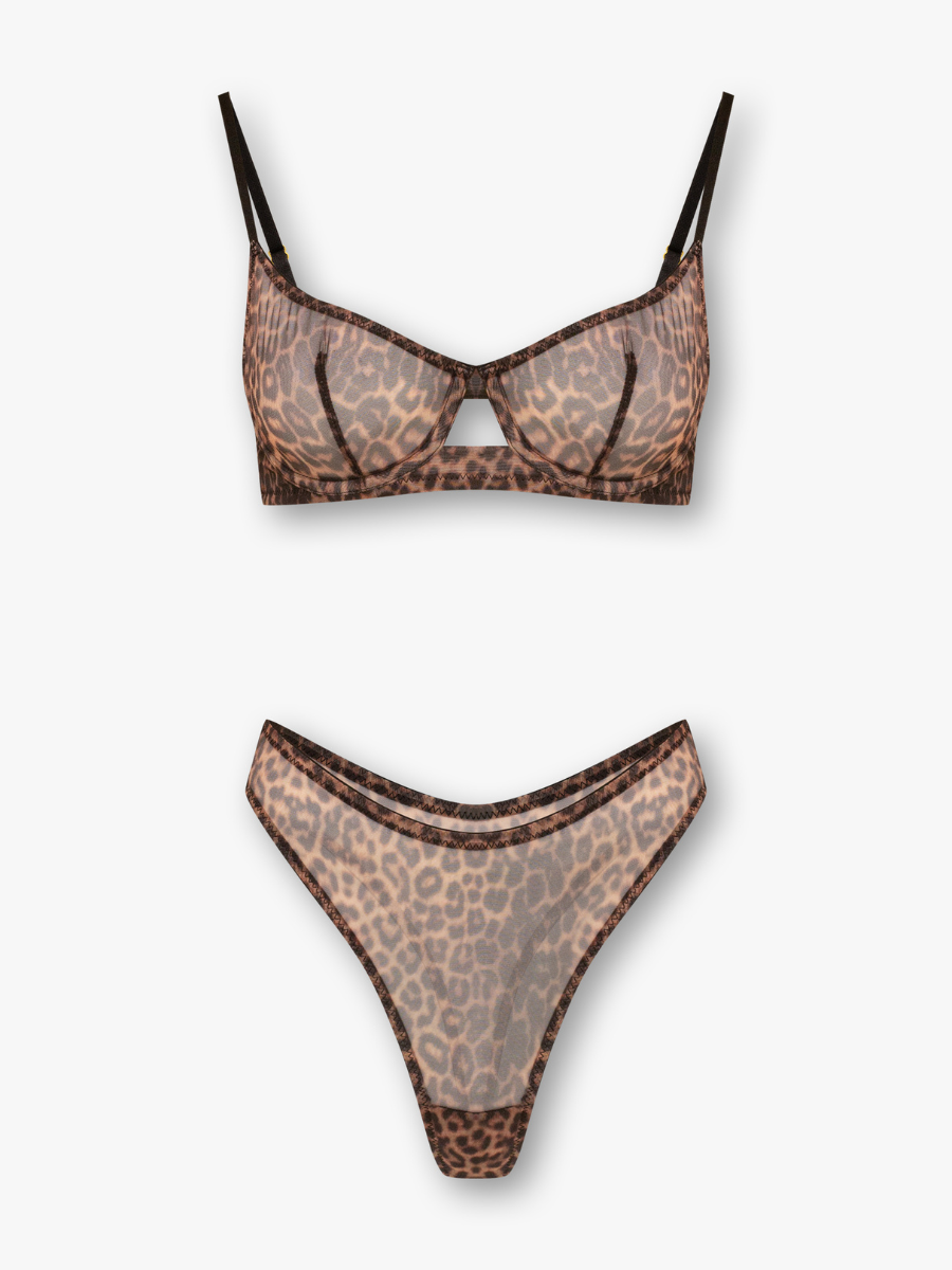 https://cdn.shopify.com/s/files/1/0770/1007/5987/files/Mockup_Alexia.png?v=1753699603